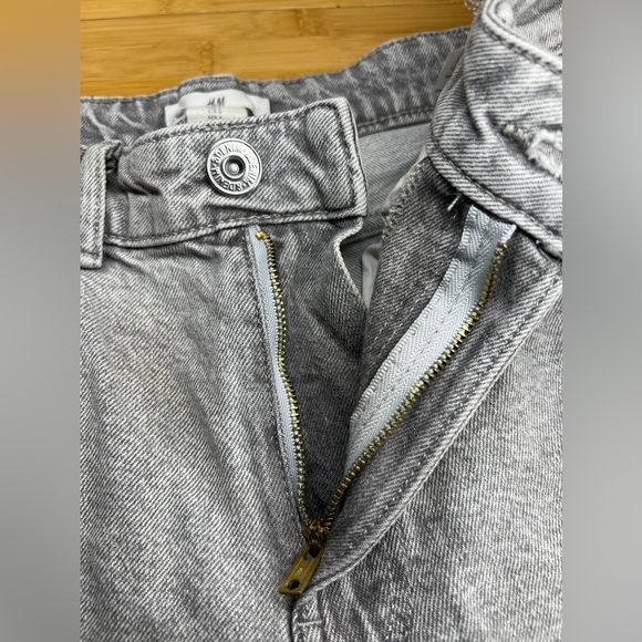 H&M women’s Classic Denim Gray 5-pocket Mid Rise Mom Jeans|Sz:US:6 EU:38 - Picture 11 of 15
